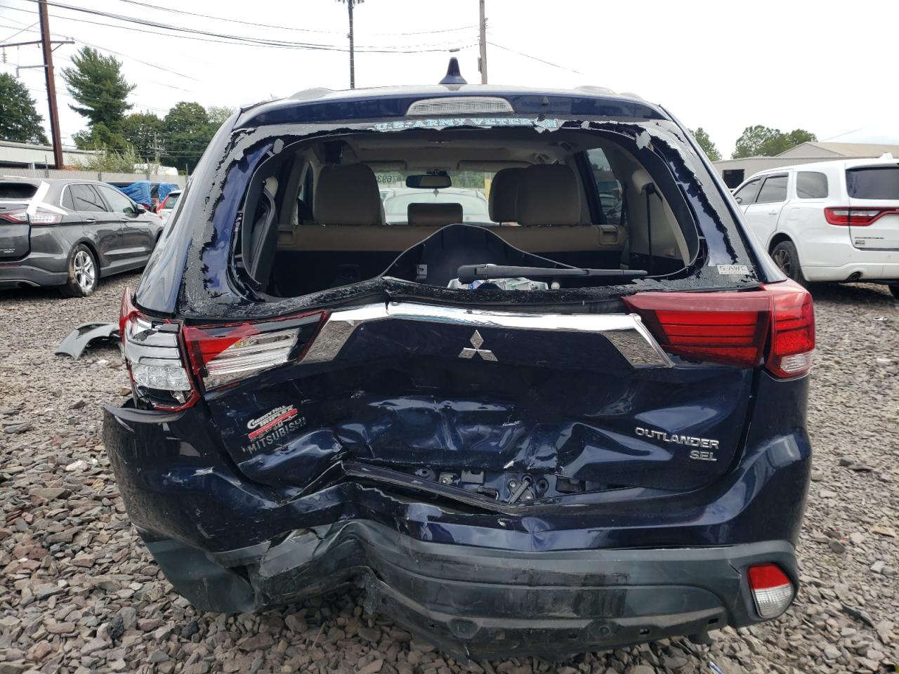 JA4AZ3A37JZ065228 2018 Mitsubishi Outlander Se