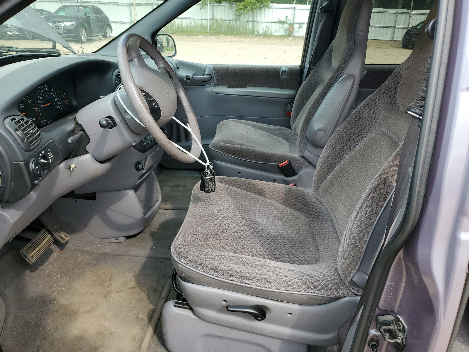 2B4GP44RXWR579651 1998 Dodge Grand Caravan Se