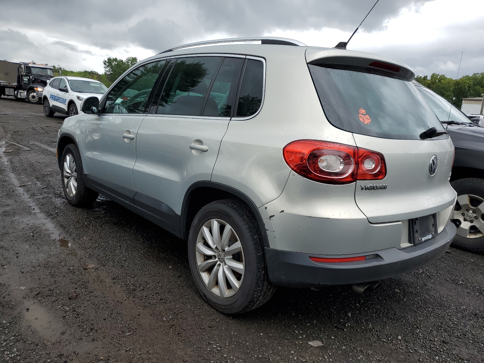 wvgbv7ax1bw566873 WVGBV7AX1BW566873 2011 Volkswagen Tiguan S