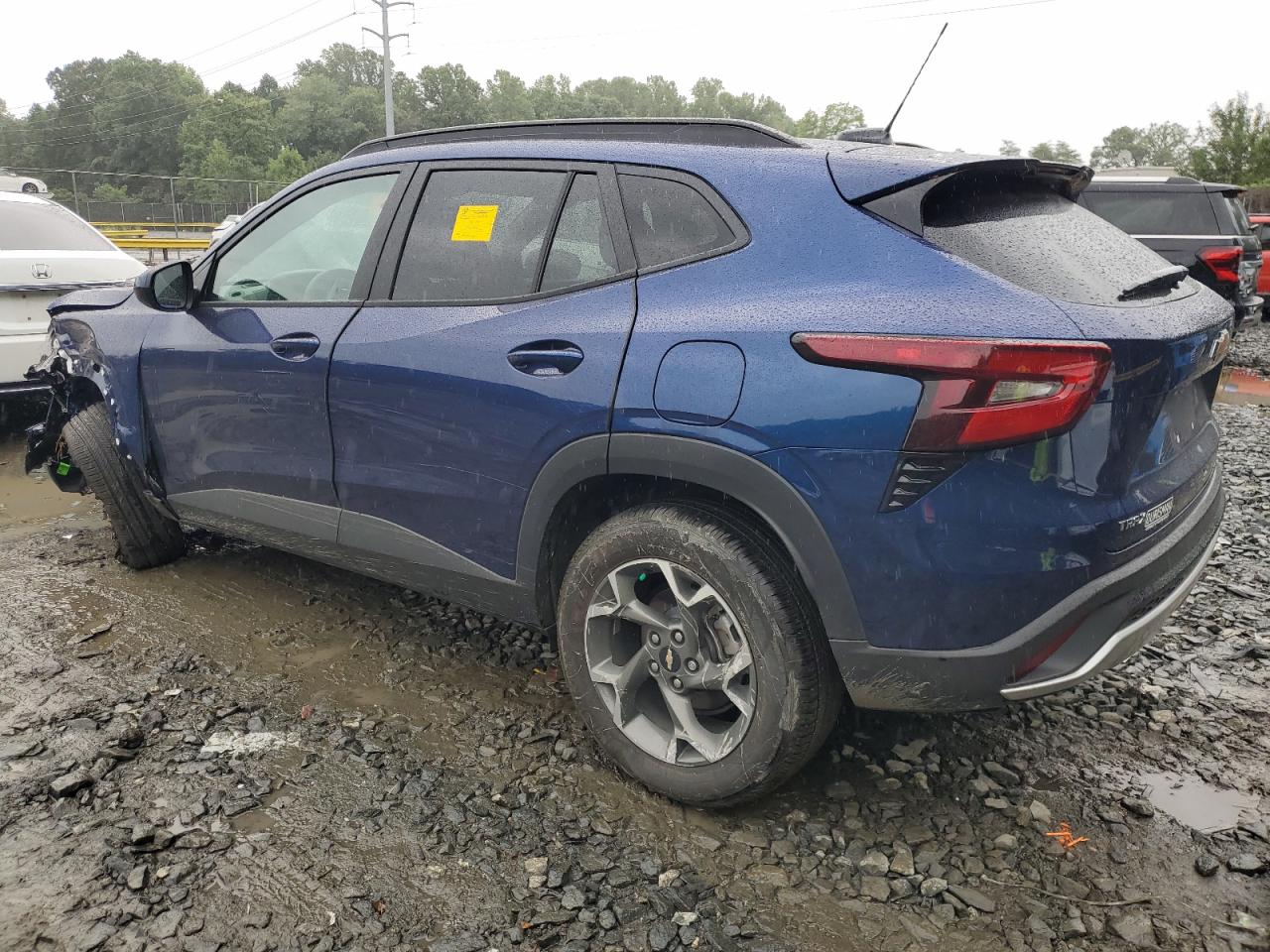 KL77LHE28RC218288 2024 CHEVROLET TRAX - Image 2