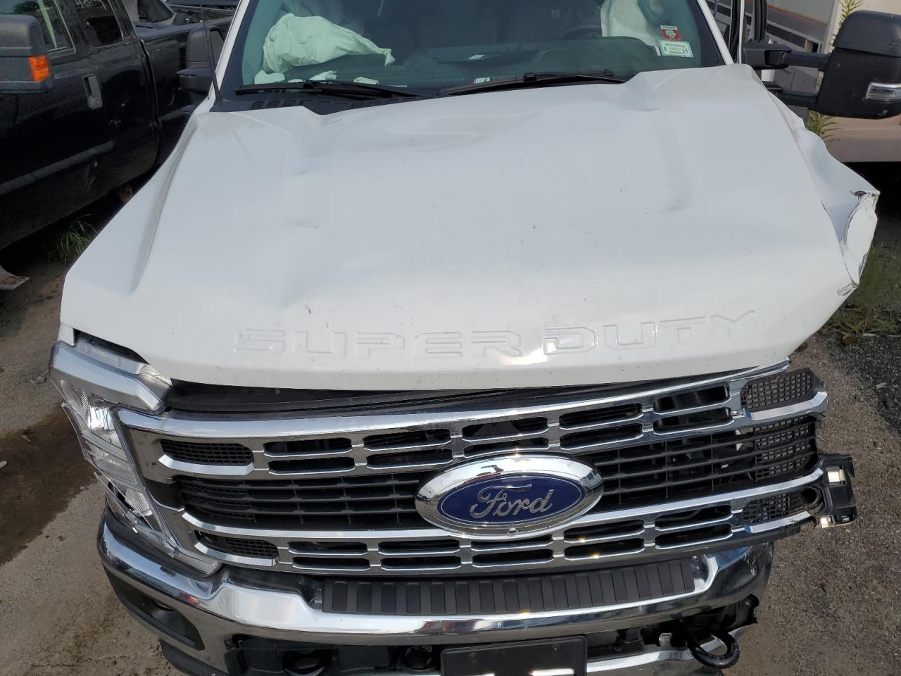 2023 Ford F350 - Image 11