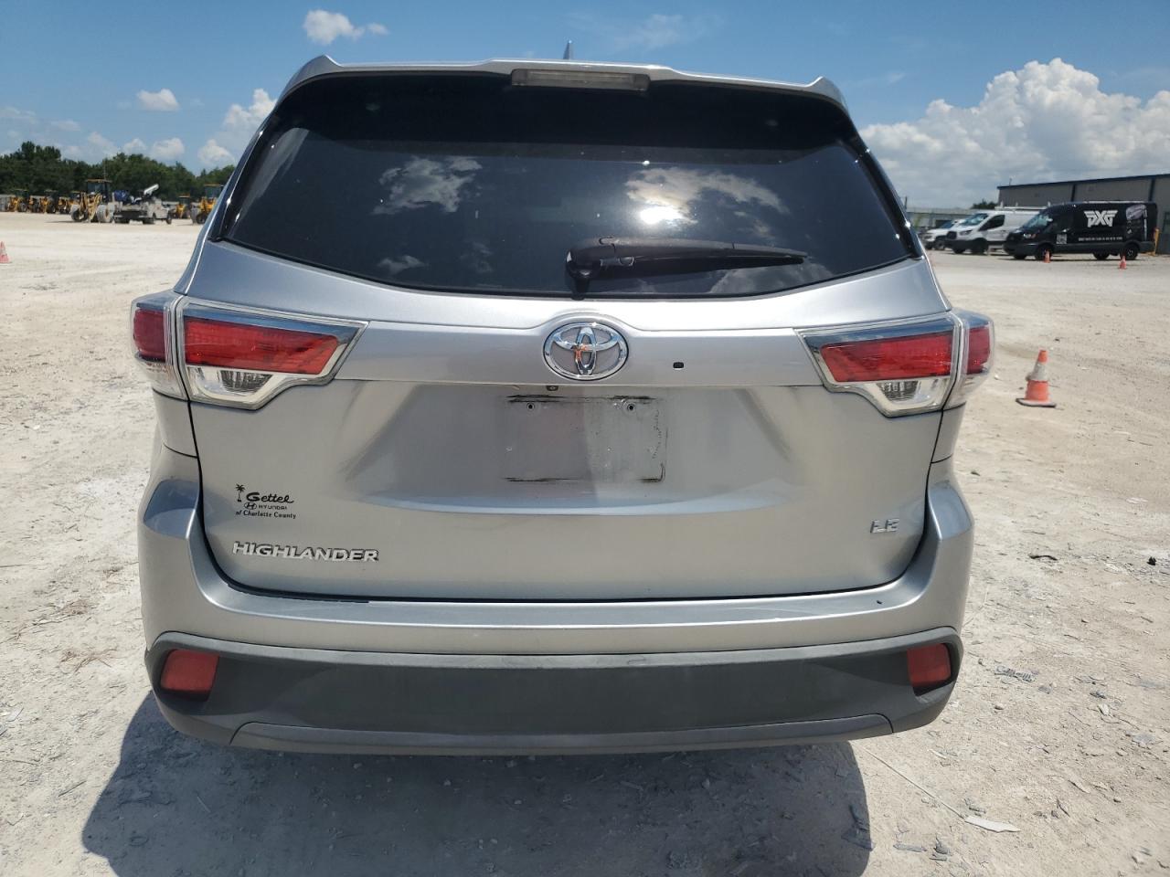 2015 Toyota Highlander Le VIN: 5TDZKRFH6FS060695 Lot: 66956024