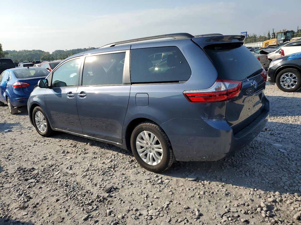 5TDYK3DC4FS596559 2015 TOYOTA SIENNA - Image 2