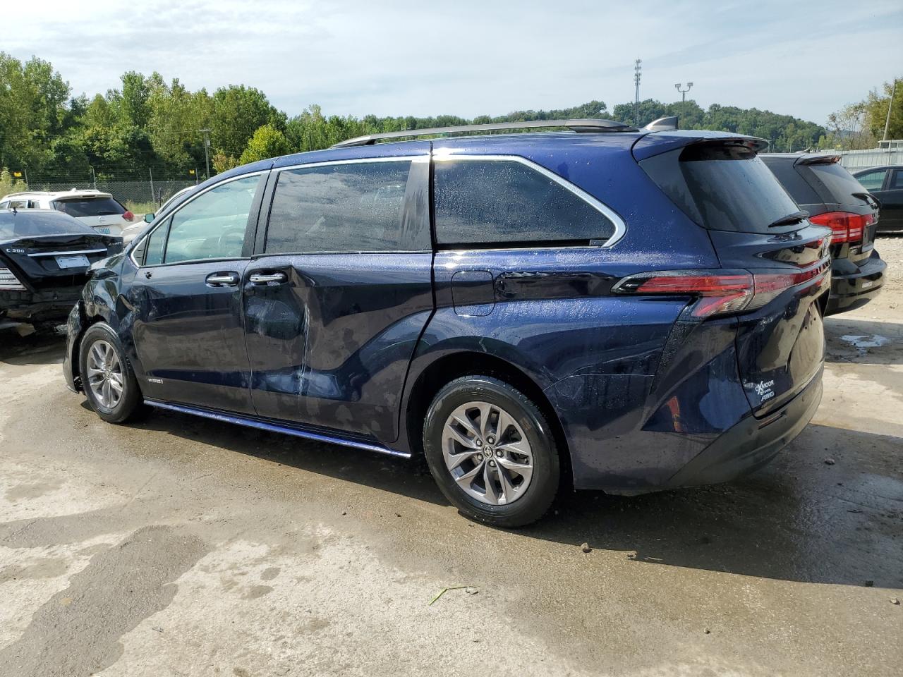 5TDJSKFC6MS022471 2021 TOYOTA SIENNA - Image 2