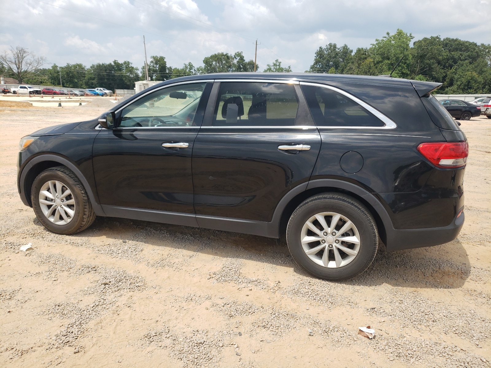 2017 Kia Sorento Lx vin: 5XYPG4A32HG221258