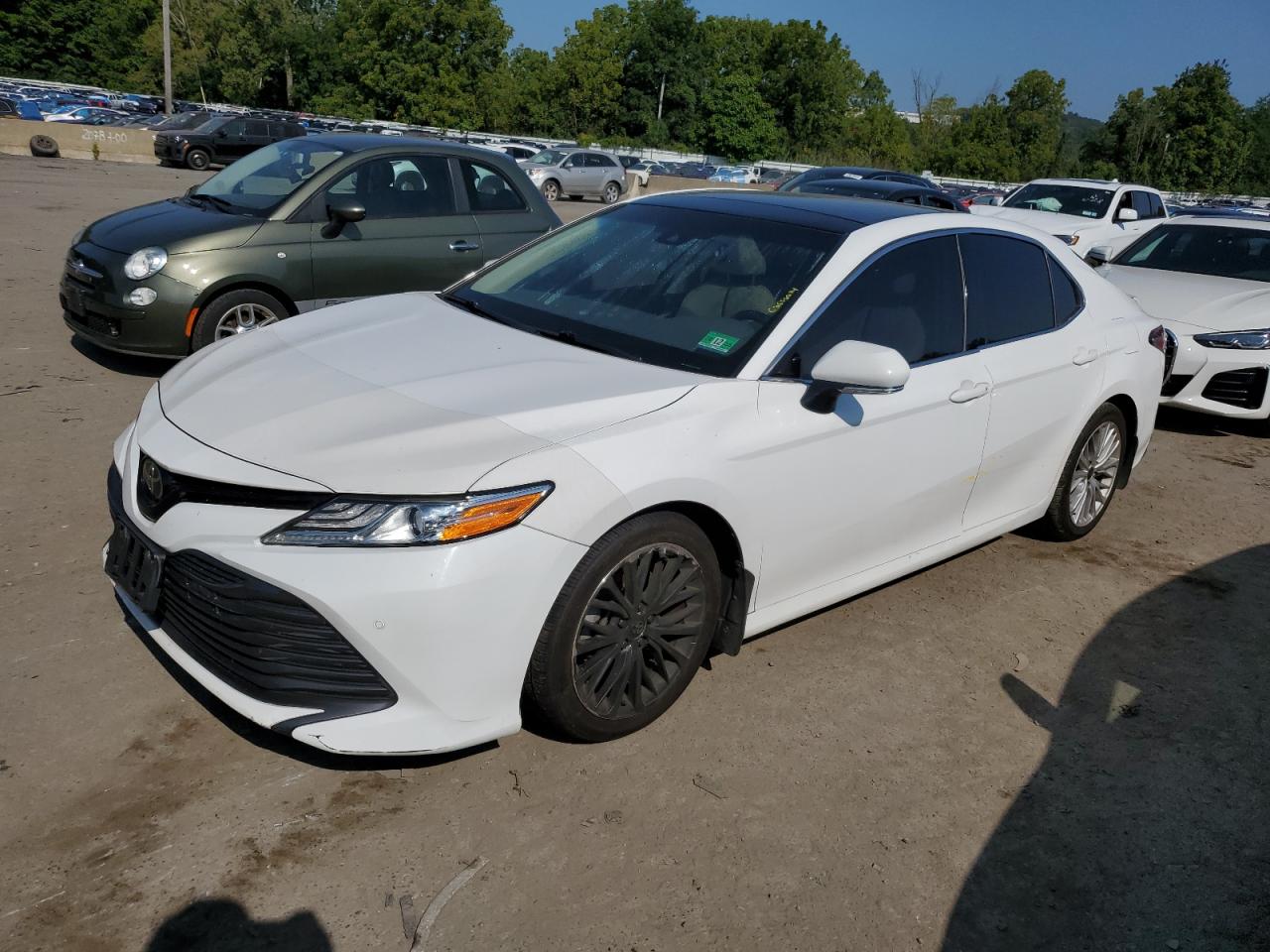 4T1B11HK1JU156636 2018 TOYOTA CAMRY - Image 1