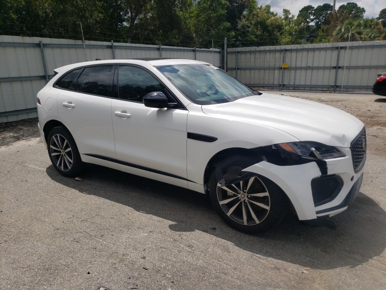 VIN SADCT2EX5RA722985 2024 JAGUAR F-PACE no.4