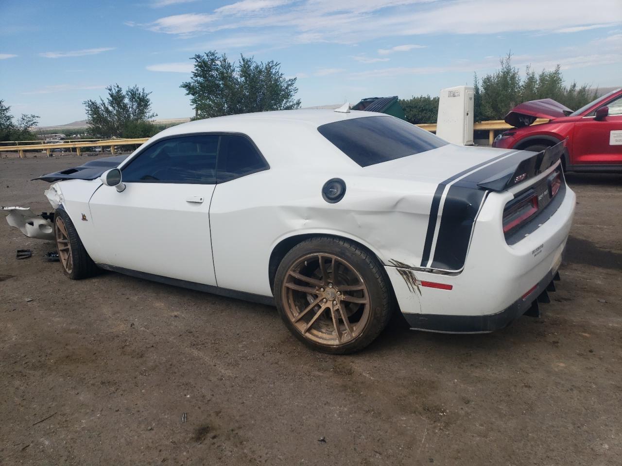 2C3CDZFJ0GH255392 2016 DODGE CHALLENGER - Image 2