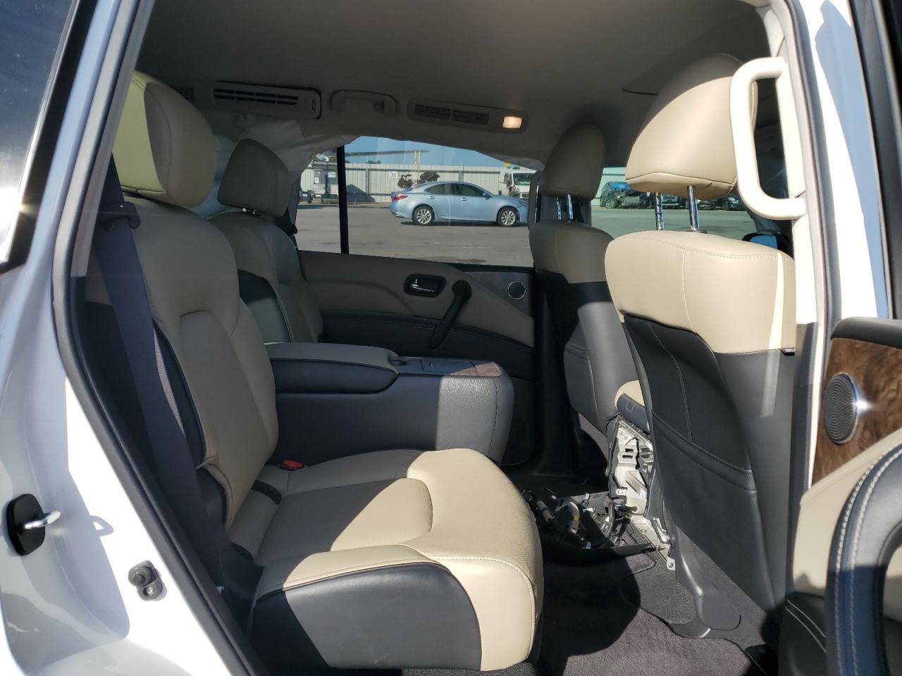 2021 Infiniti QX80 - Image 11