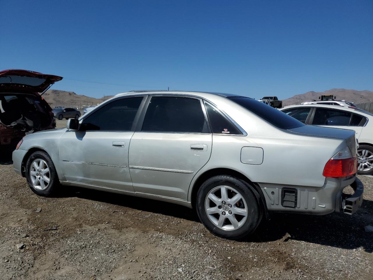 2003 Toyota Avalon - Image 2