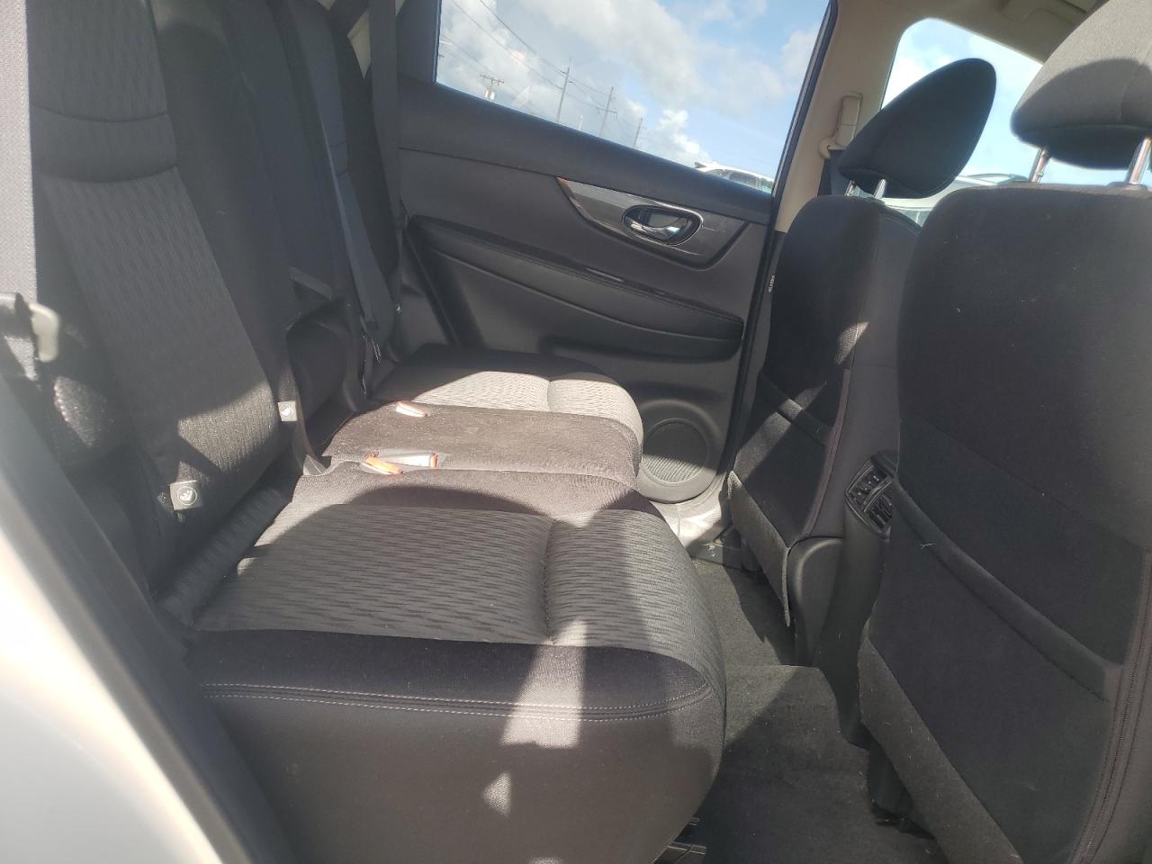 2020 Nissan Rogue S VIN: JN8AT2MT7LW013233 Lot: 66168694