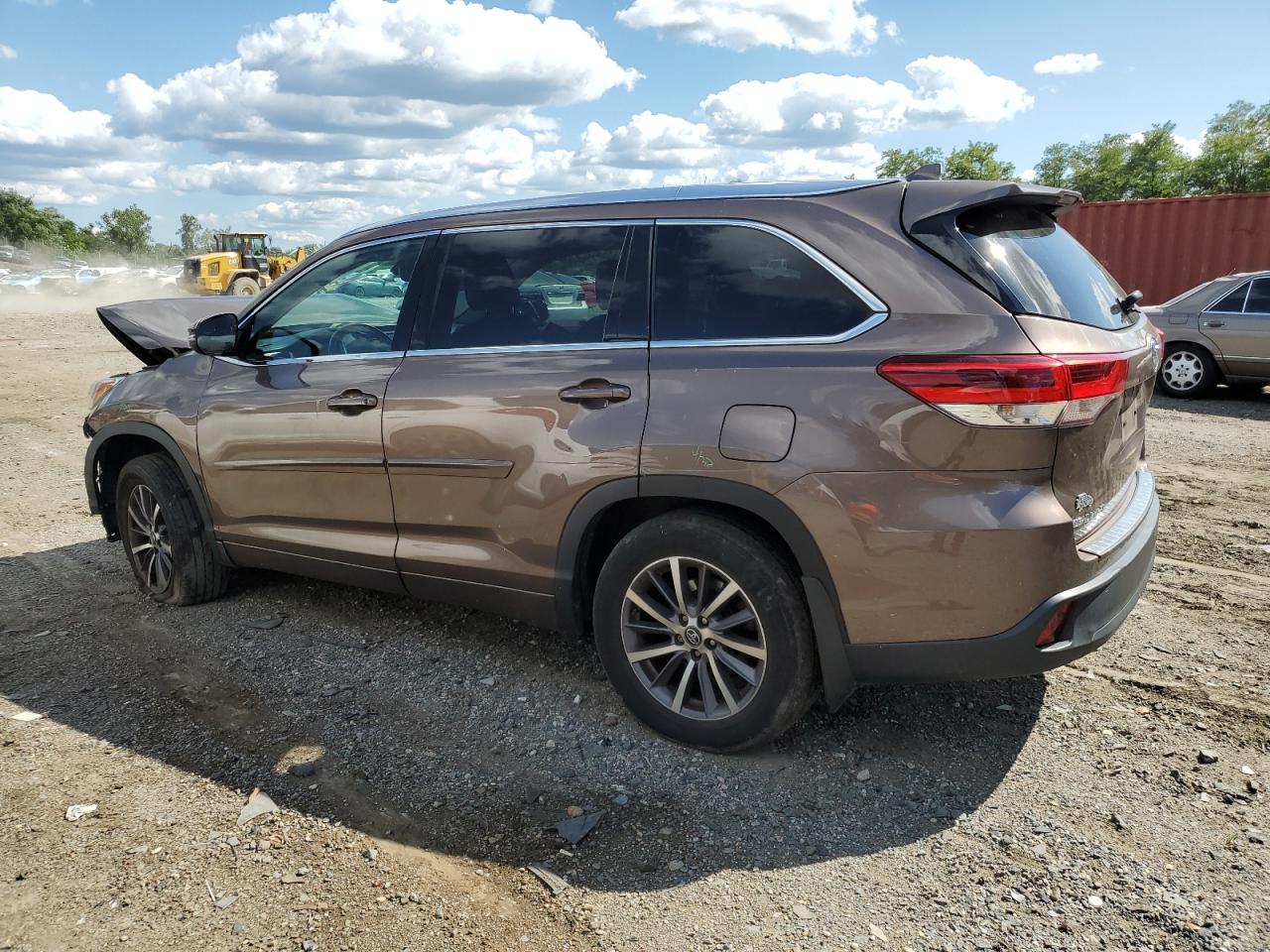 5TDJZRFH3JS899091 2018 TOYOTA HIGHLANDER - Image 2