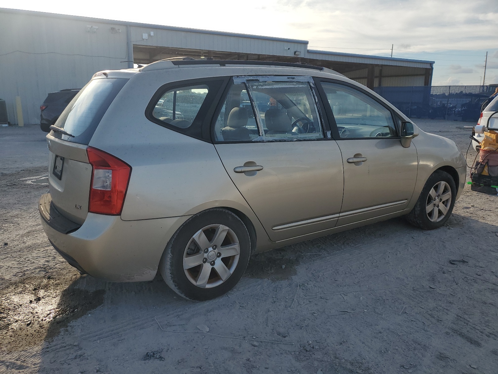 KNAFG525577088165 2007 Kia Rondo Base