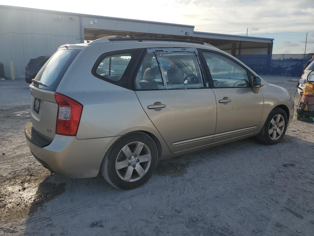 2007 Kia Rondo Base VIN: KNAFG525577088165 Lot: 67230484