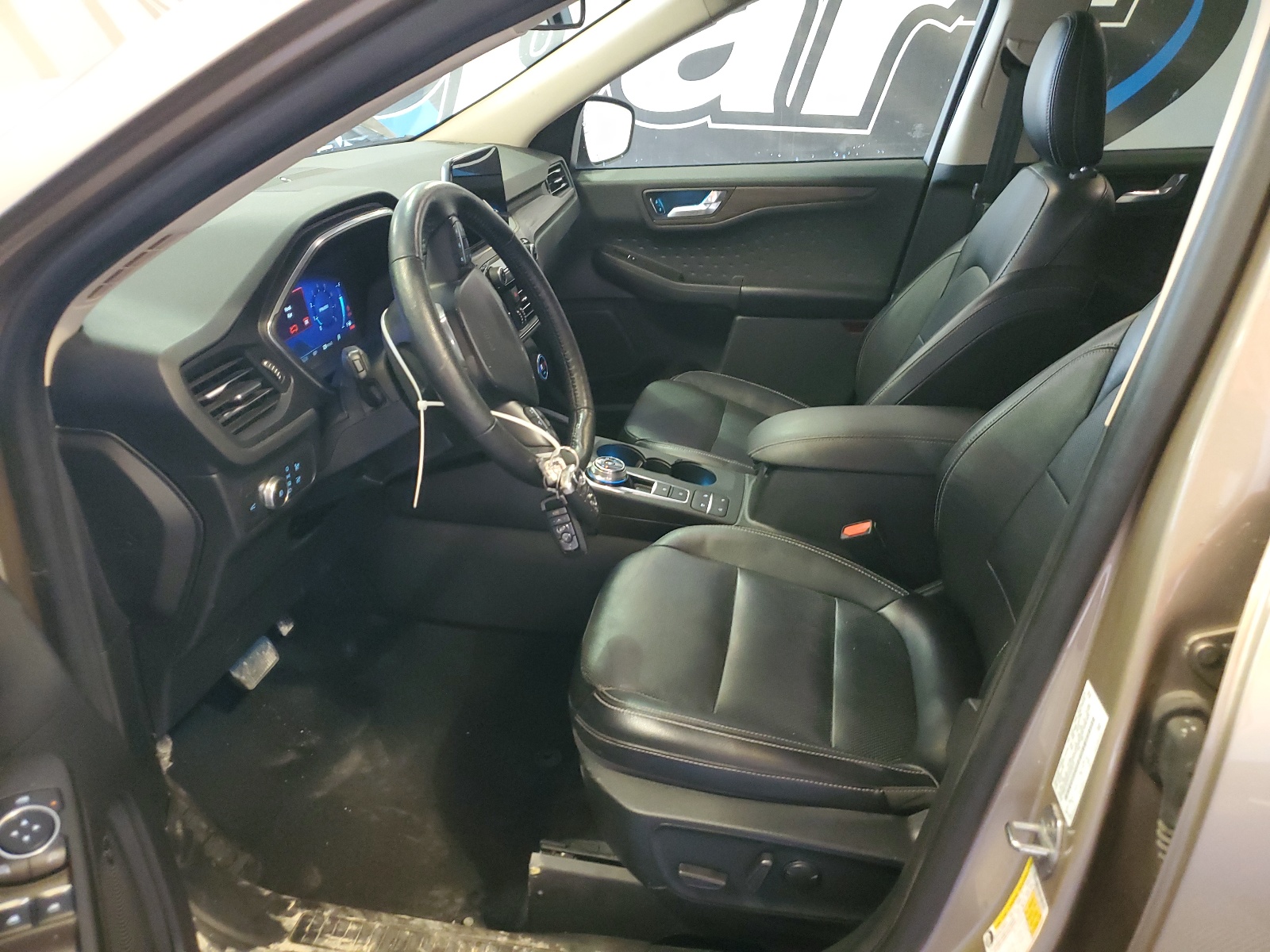 1FMCU9J91LUA39210 2020 Ford Escape Titanium