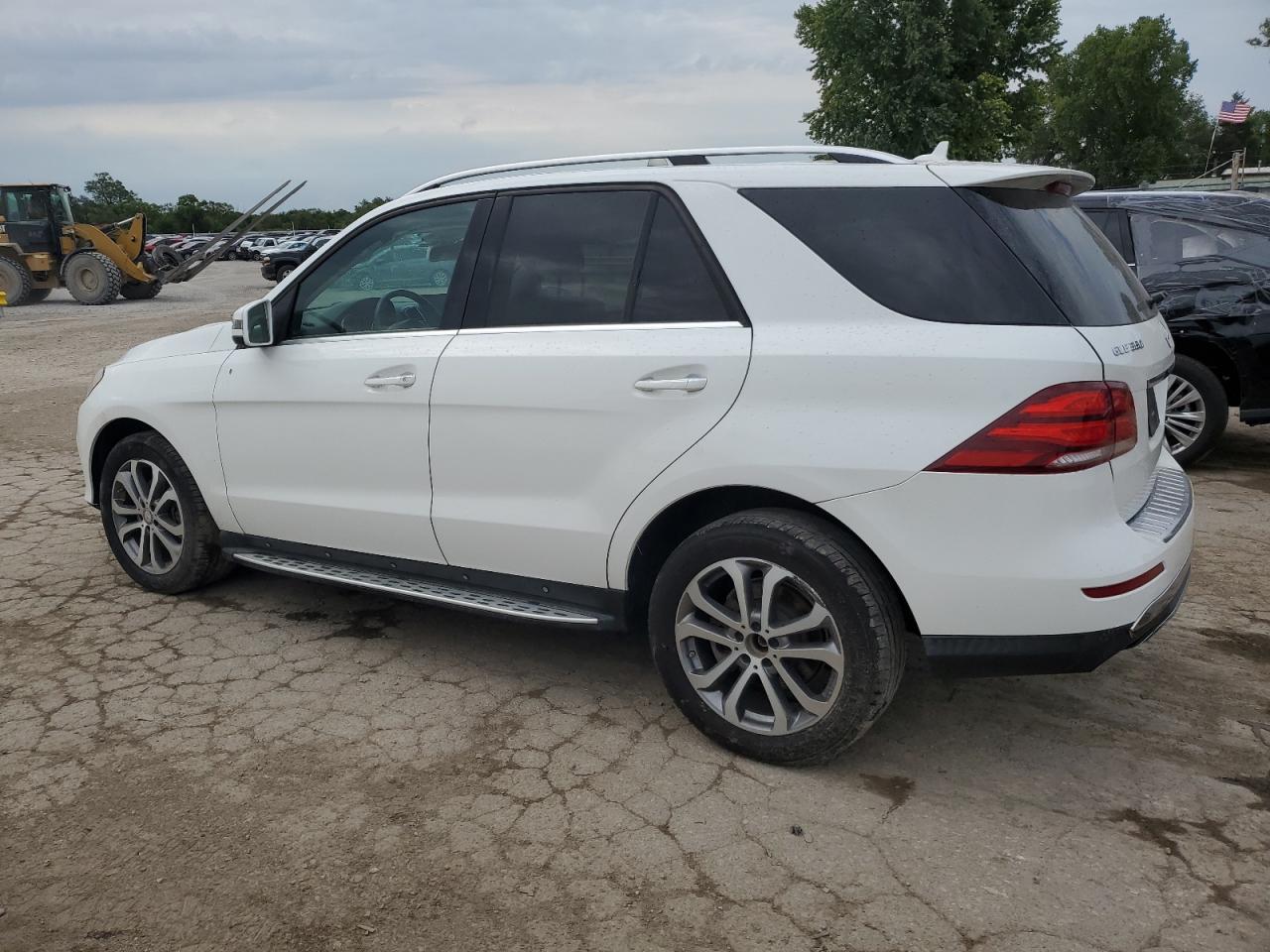 4JGDA5HBXHA883351 2017 MERCEDES-BENZ GLE - Image 2