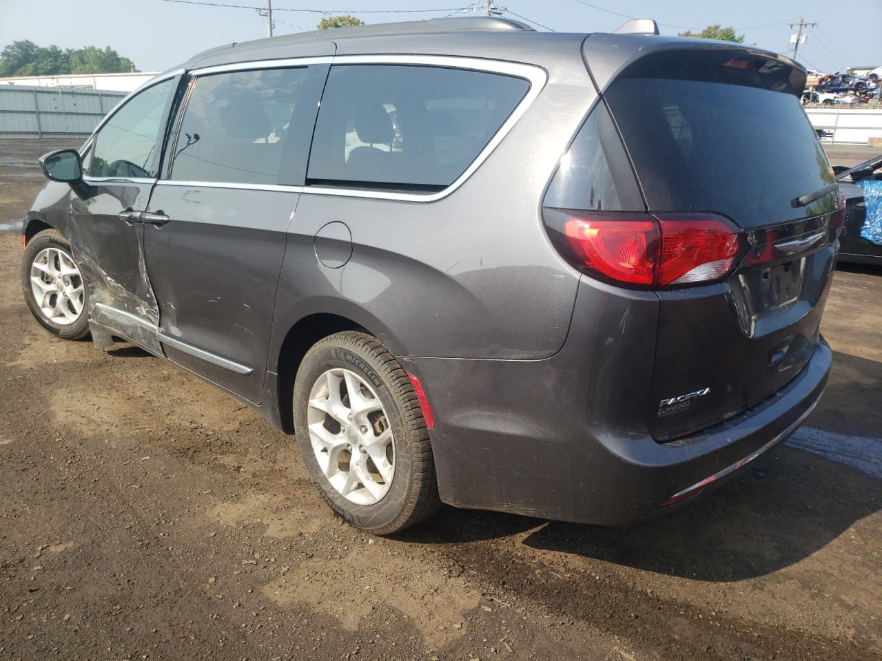 2C4RC1BG5HR816105 2017 CHRYSLER PACIFICA - Image 2