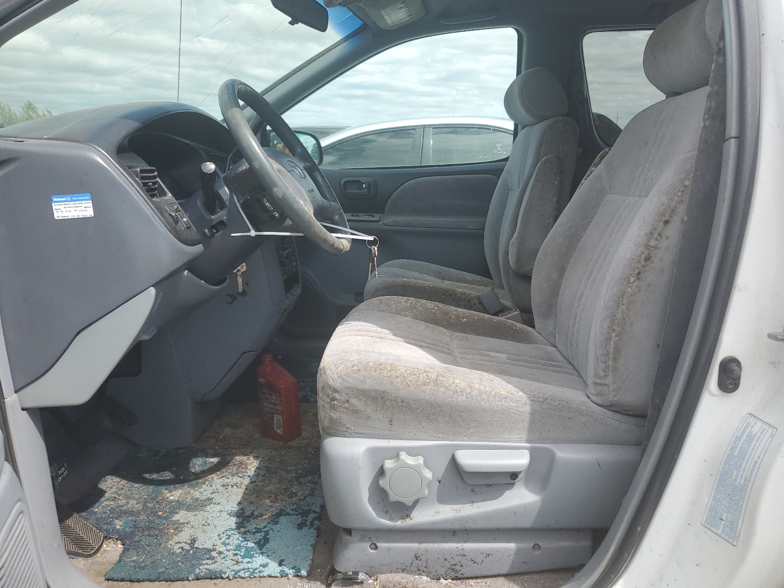 4T3ZF13C8XU112231 1999 Toyota Sienna Le