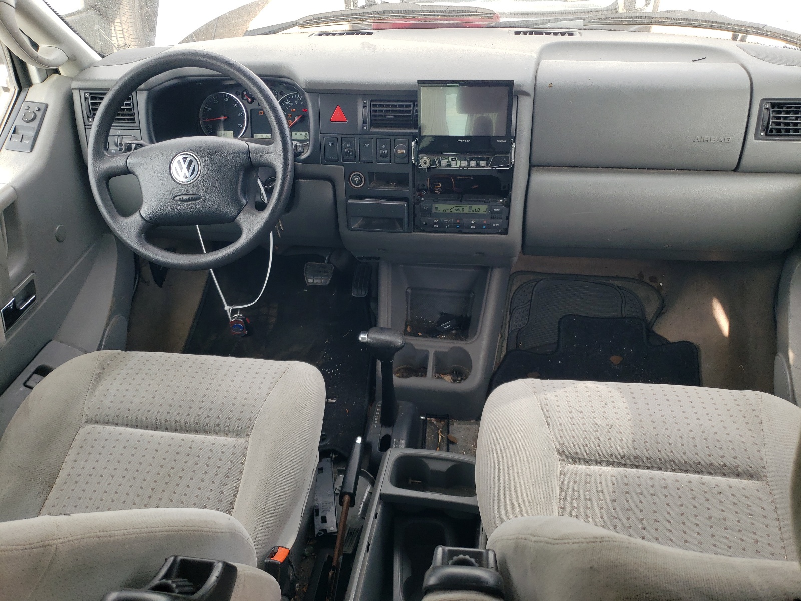 WV2KB47022H032440 2002 Volkswagen Eurovan Gls