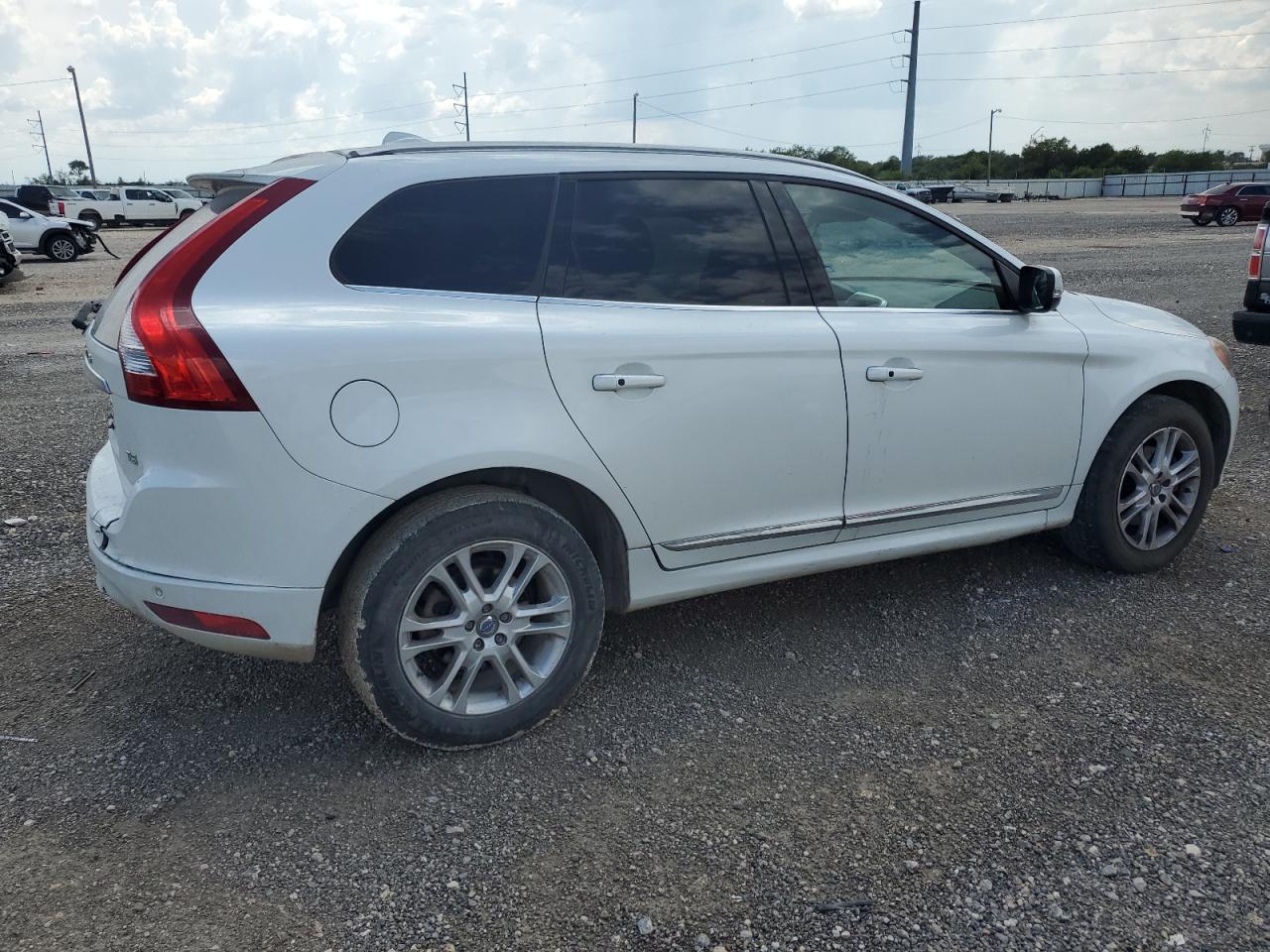 2016 Volvo XC60 - Image 3