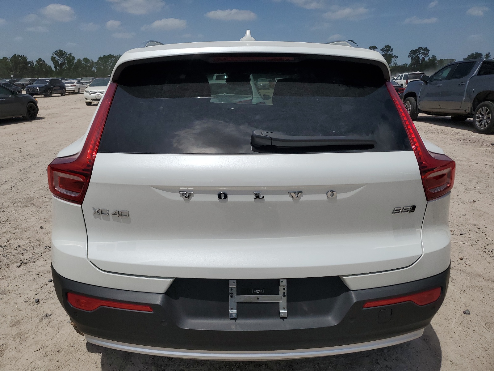 2023 Volvo Xc40 Plus vin: YV4L12UEXP2086022