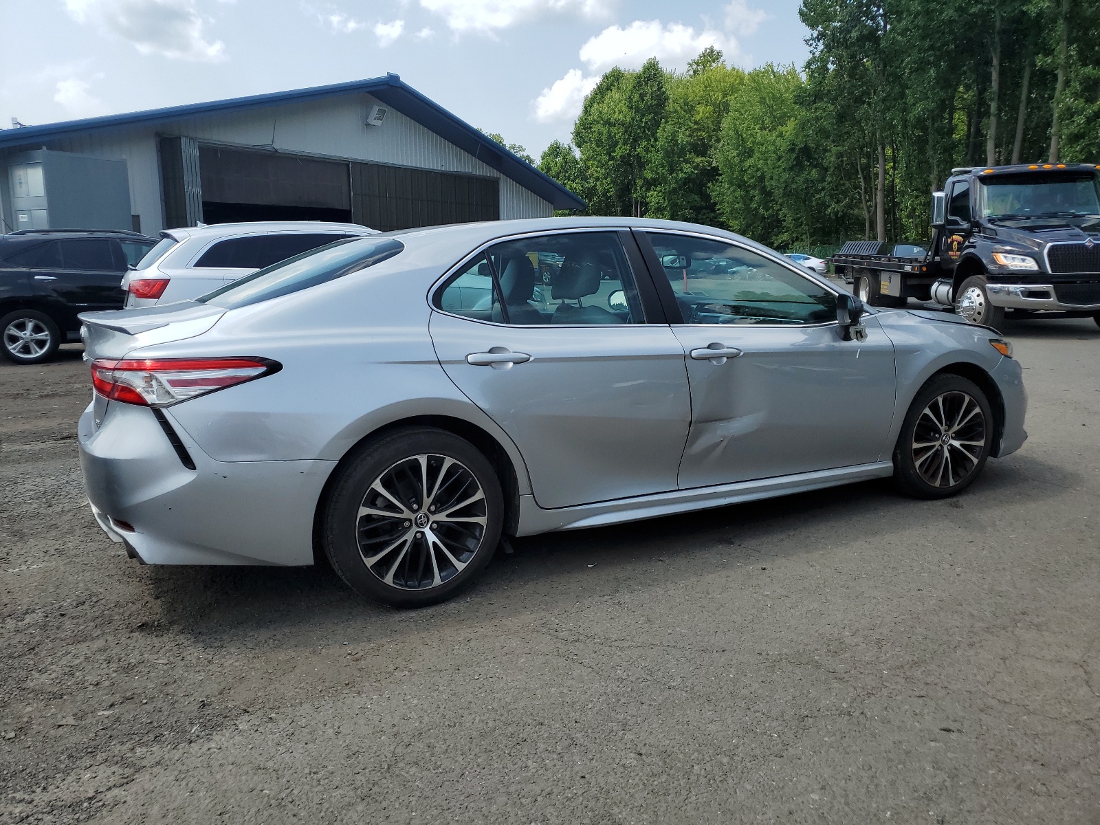 2018 Toyota Camry L vin: 4T1B11HK0JU656383