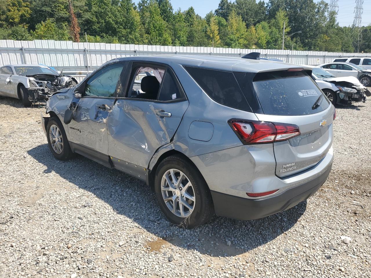 2023 Chevrolet Equinox - Image 2
