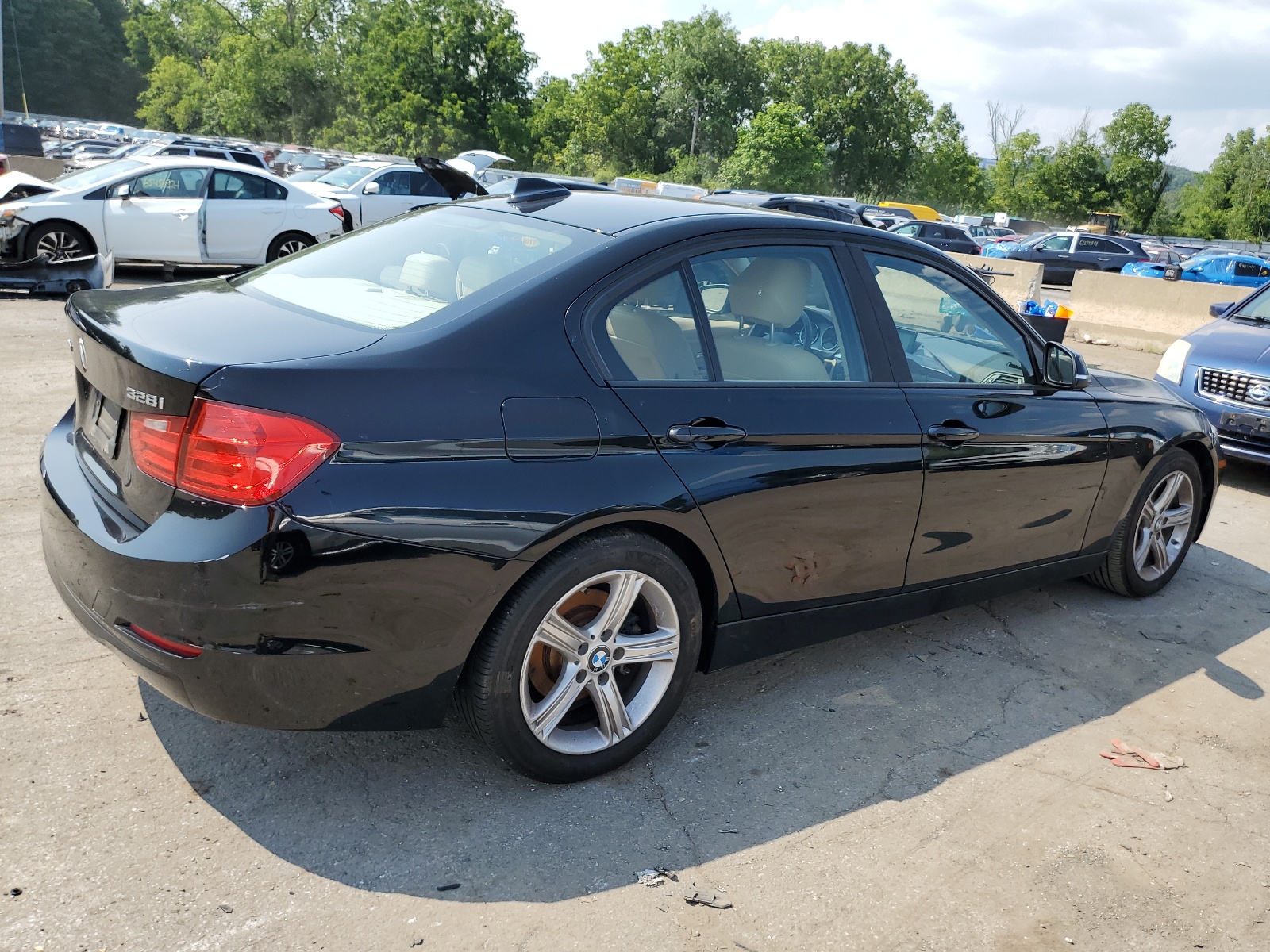 2013 BMW 328 Xi Sulev vin: WBA3B5C54DF592899