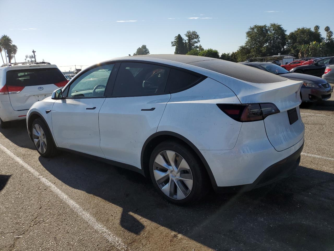 7SAYGDEE1PA036401 2023 TESLA MODEL Y - Image 2