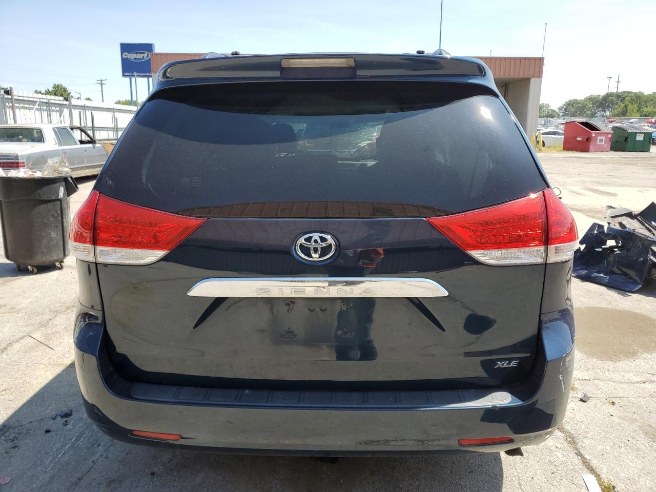 5TDYK3DC9BS009895 2011 Toyota Sienna Xle