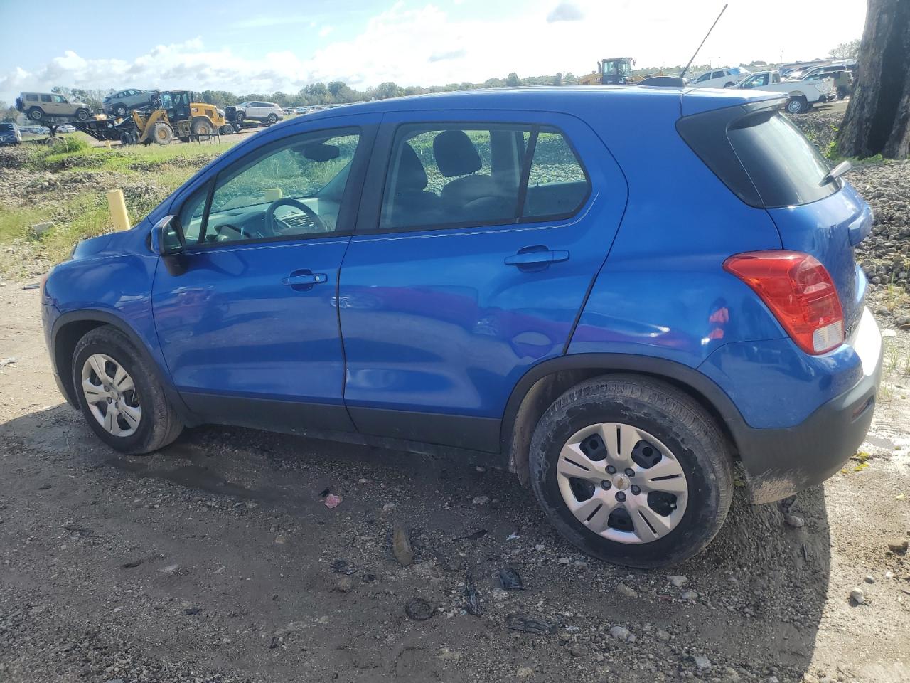 KL7CJKSB6GB615524 2016 CHEVROLET TRAX - Image 2