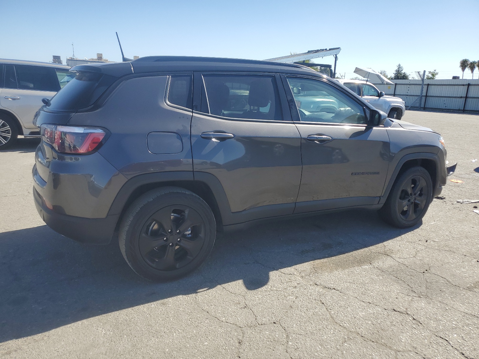 3C4NJCBB9JT460703 2018 Jeep Compass Latitude