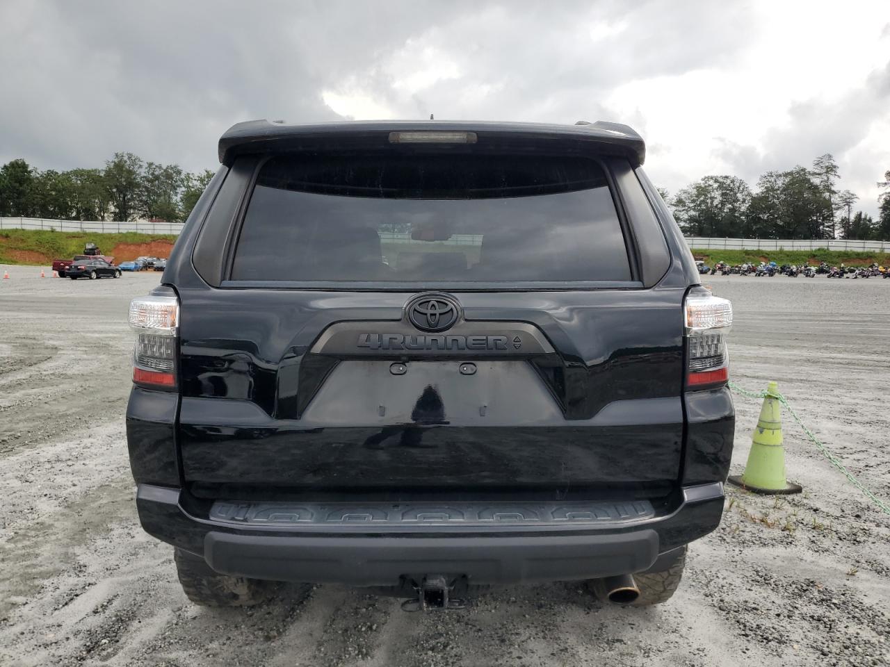 2020 Toyota 4Runner Sr5/Sr5 Premium VIN: JTEBU5JR9L5772040 Lot: 66971914