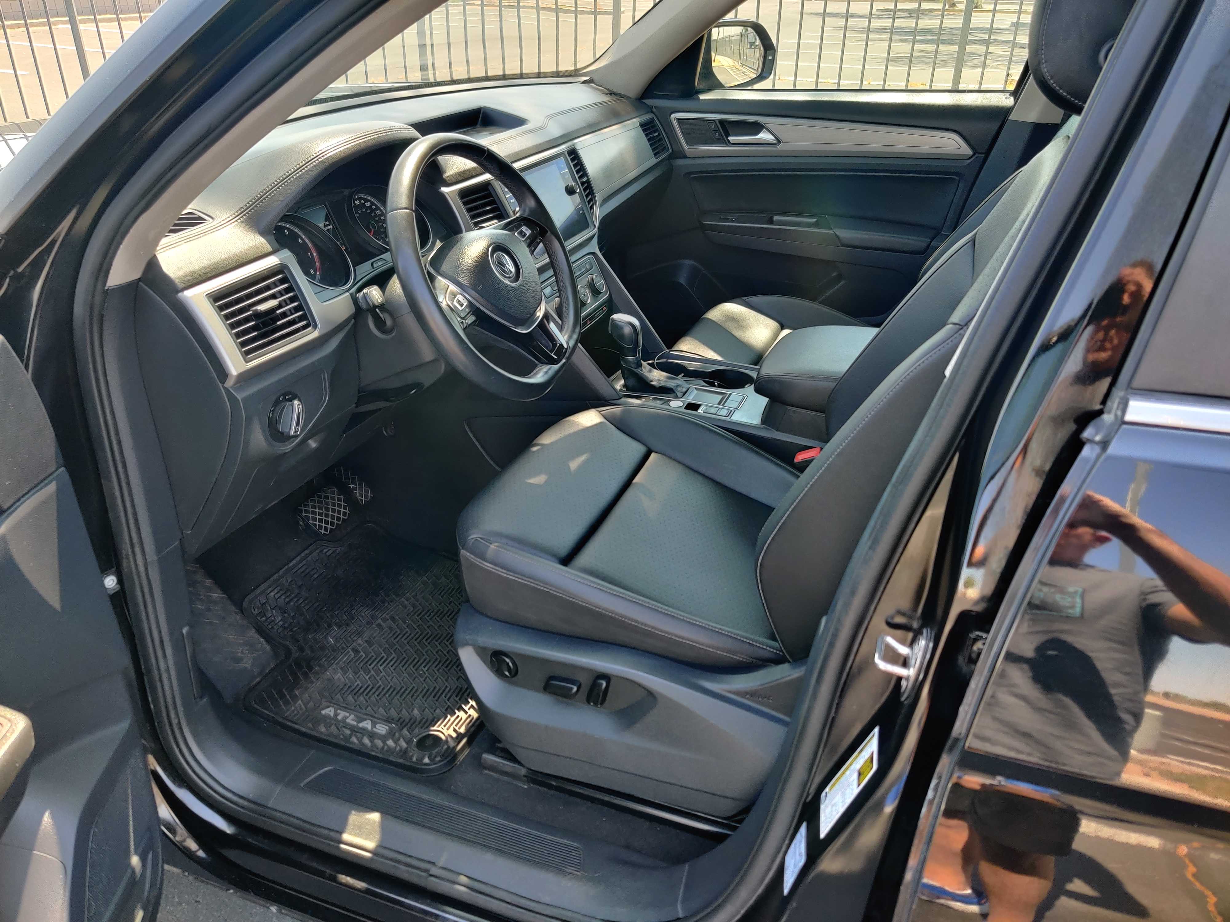 2019 Volkswagen Atlas Se vin: 1V2DR2CA0KC597092