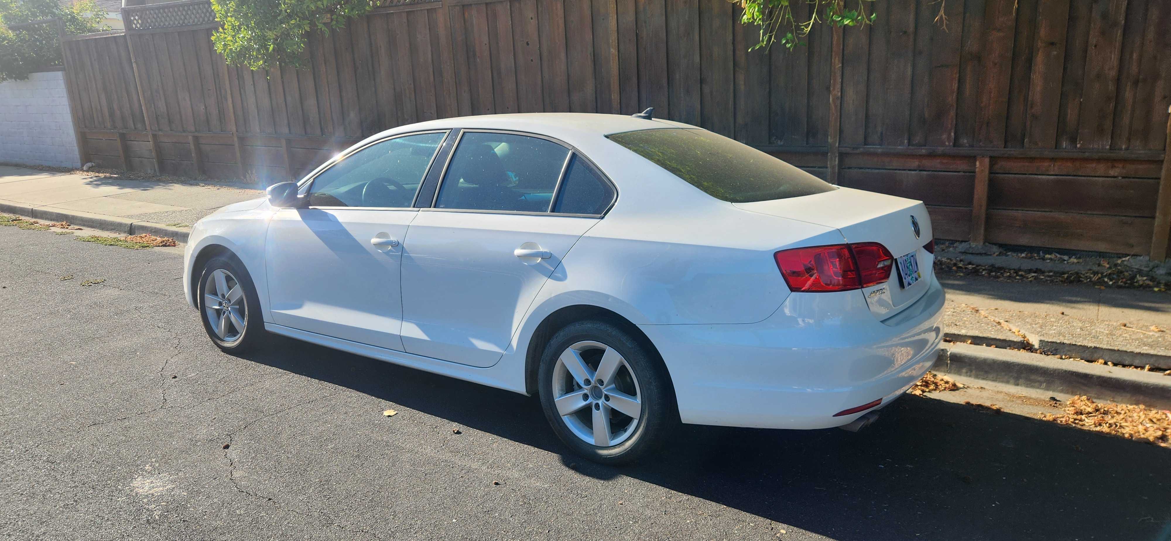 2012 Volkswagen Jetta Tdi vin: 3VWLL7AJ9CM401761