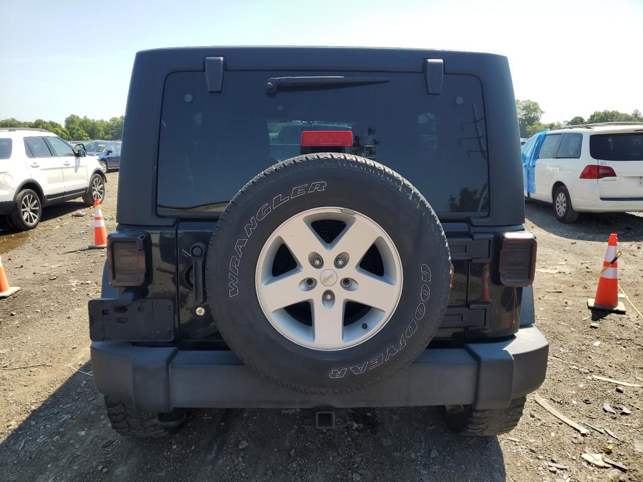 1C4BJWDGXHL663635 2017 Jeep Wrangler Unlimited Sport