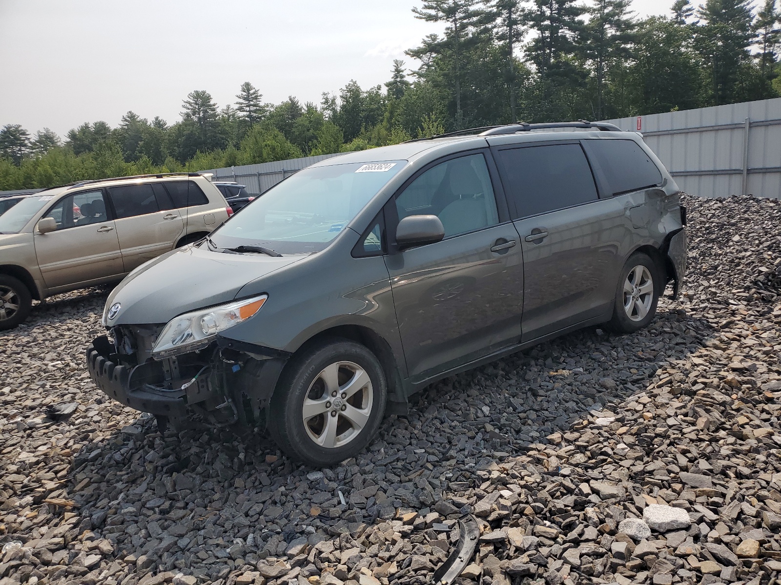 2013 Toyota Sienna Le vin: 5TDKK3DC7DS360104