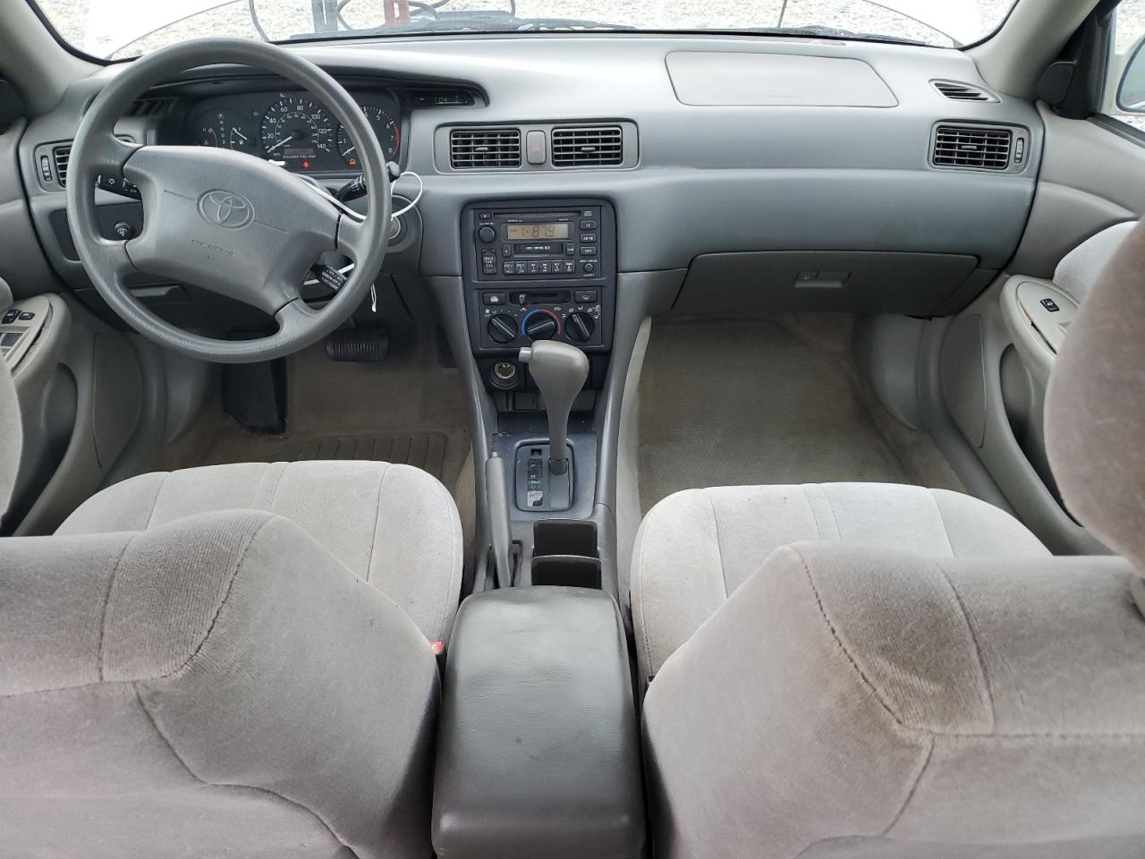 1999 Toyota Camry Ce VIN: 4T1BG22K2XU525929 Lot: 68989254