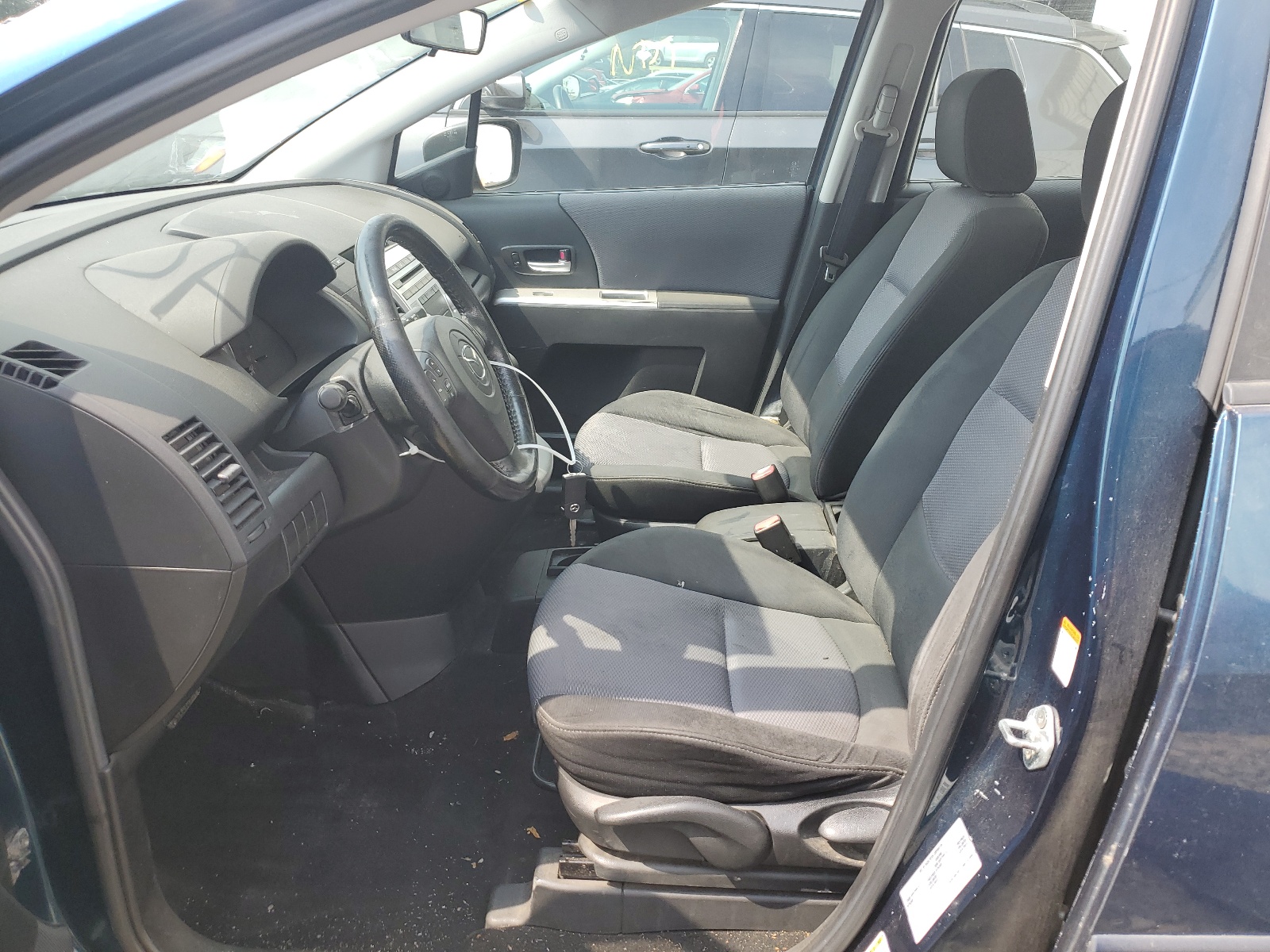 JM1CR293860121623 2006 Mazda 5