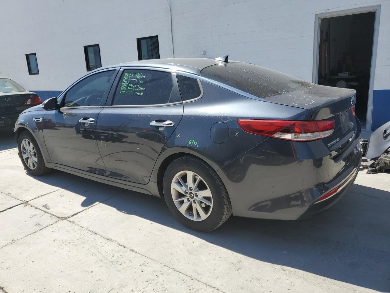 KNAGT4L35H5163743 2017 KIA OPTIMA - Image 2