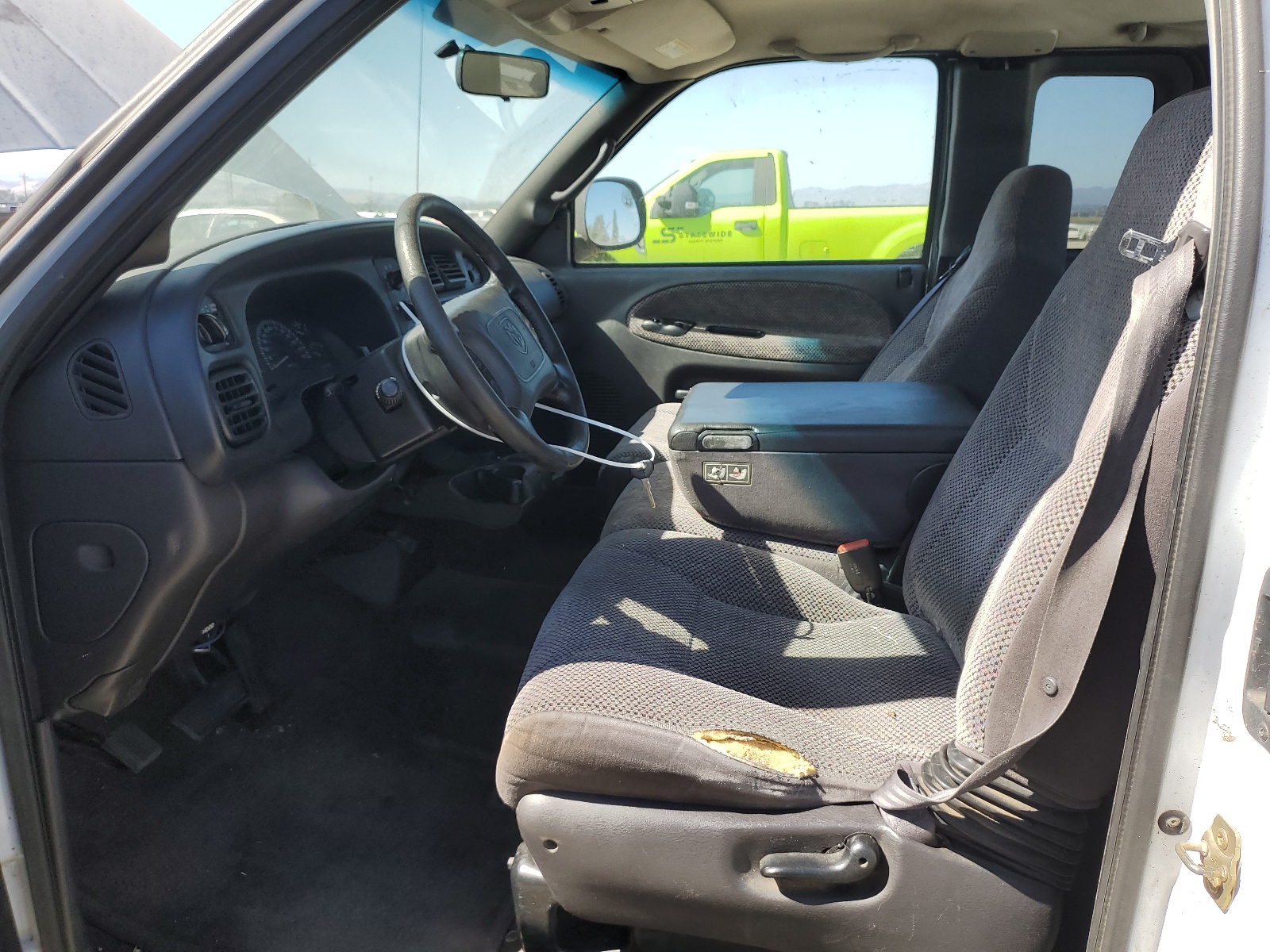 1B7HC13Y5YJ143002 2000 Dodge Ram 1500