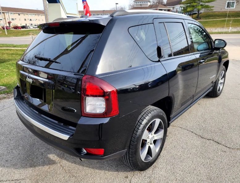 2016 Jeep Compass Latitude vin: 1C4NJDEB5GD757600