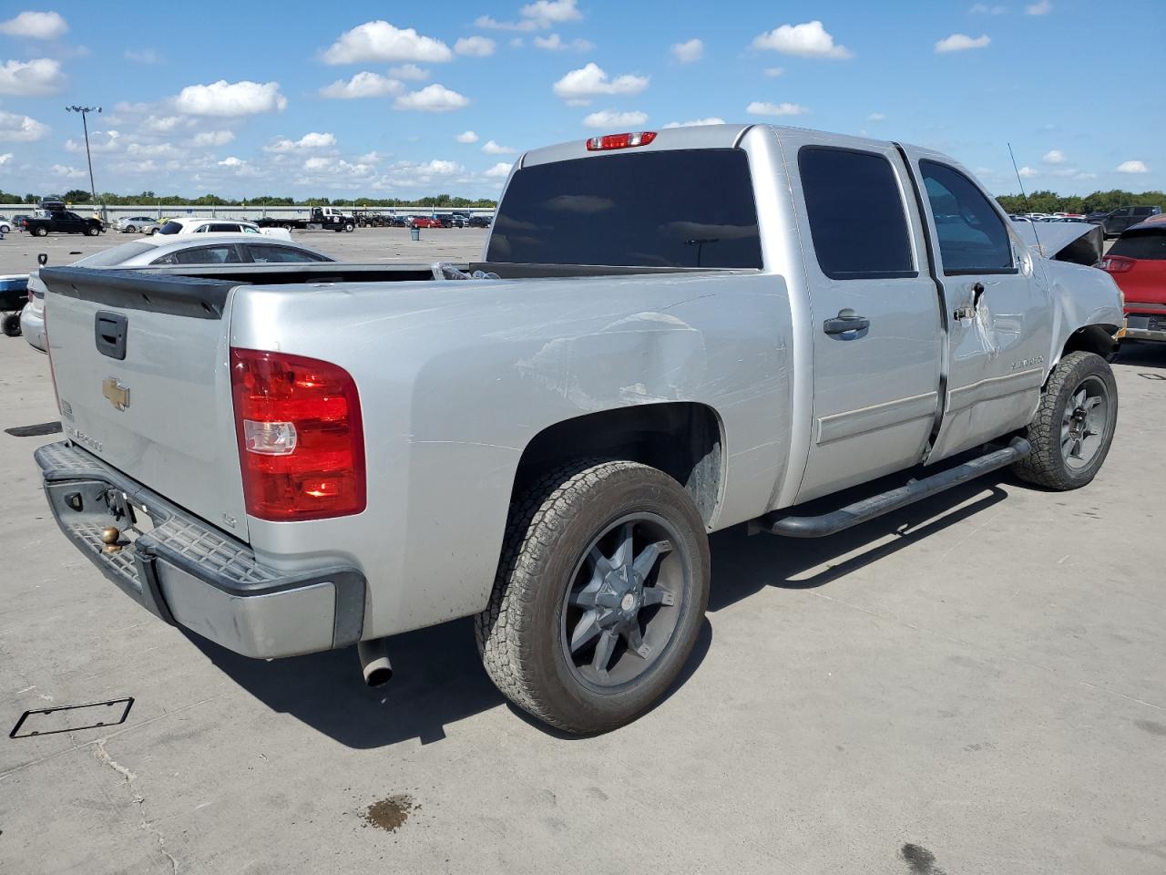2011 Chevrolet Silverado - Image 3