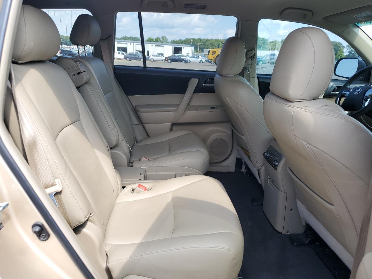 2012 Toyota Highlander - Image 12
