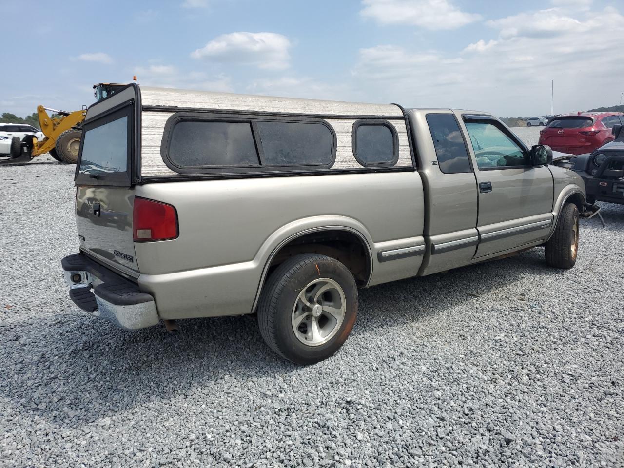 2000 Chevrolet S-10 Pickup - Image 3