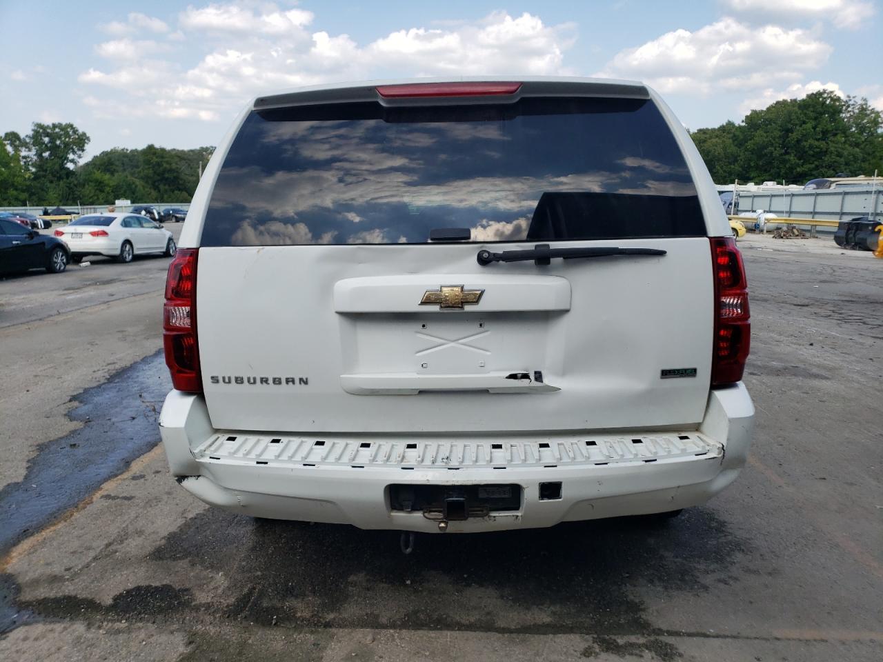 1GNUKHE3XAR241341 2010 Chevrolet Suburban K1500 Ls