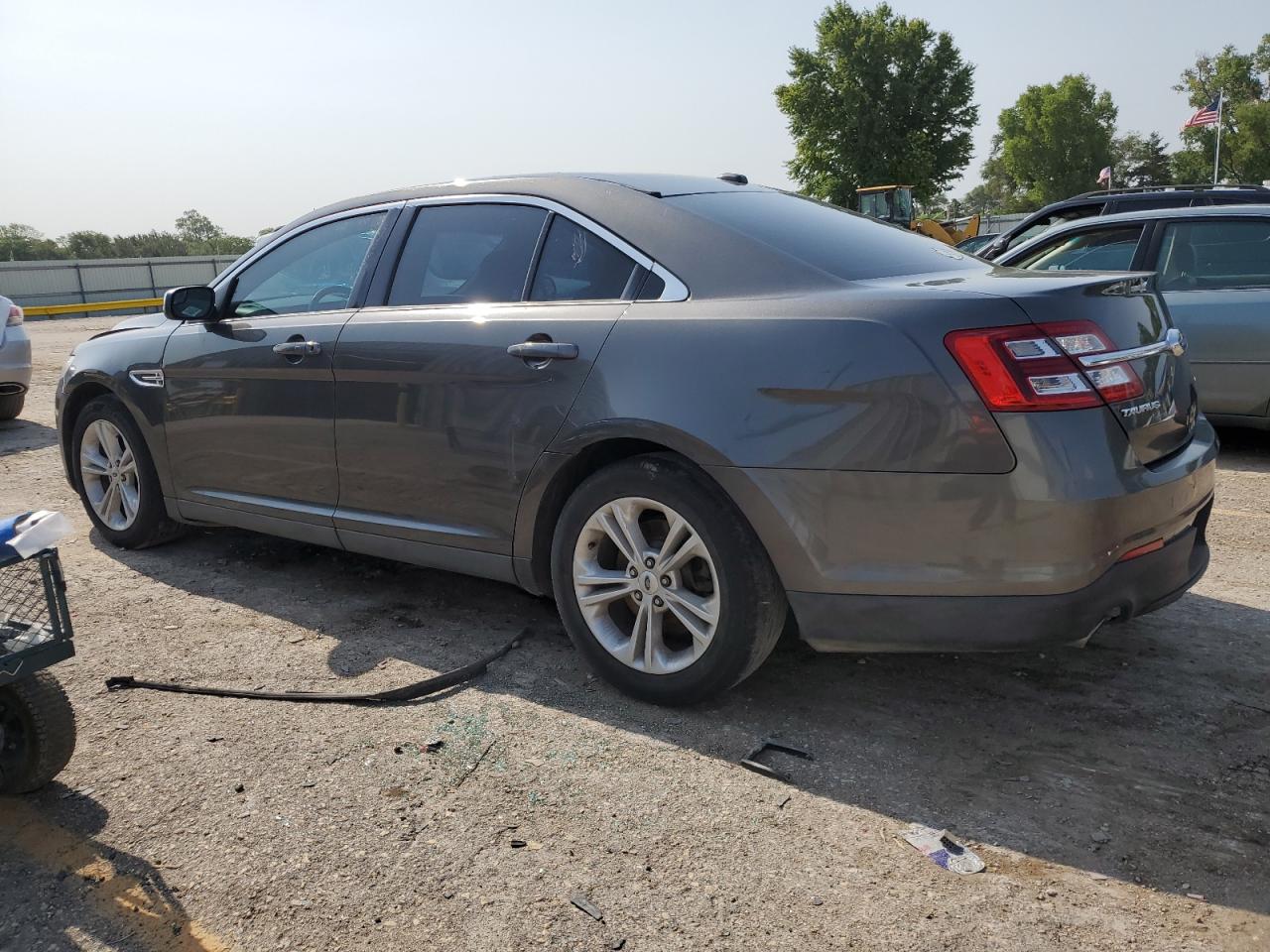 VIN 1FAHP2E80GG104407 2016 FORD TAURUS no.2