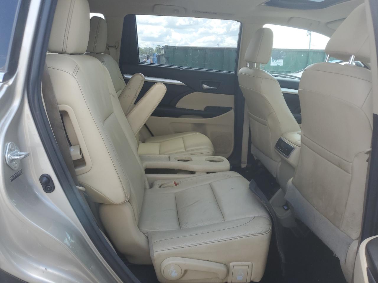 2014 Toyota Highlander Xle VIN: 5TDKKRFH5ES010953 Lot: 67965494