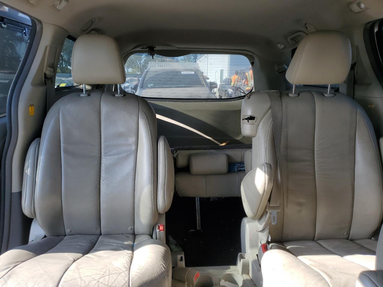 2011 Toyota Sienna - Image 10