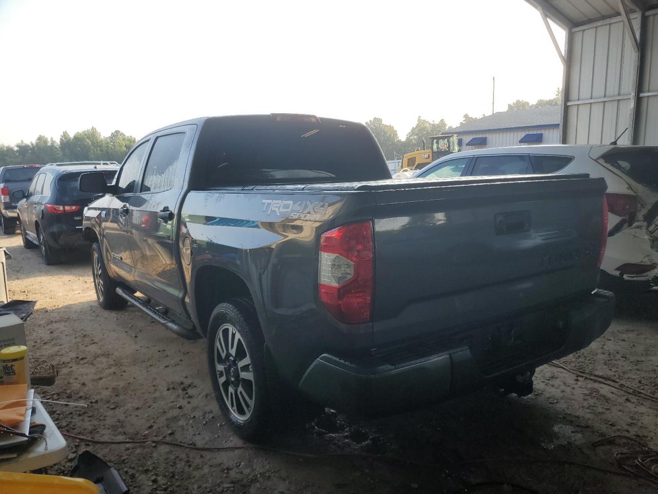 VIN 5TFDW5F19JX737395 2018 TOYOTA TUNDRA no.2